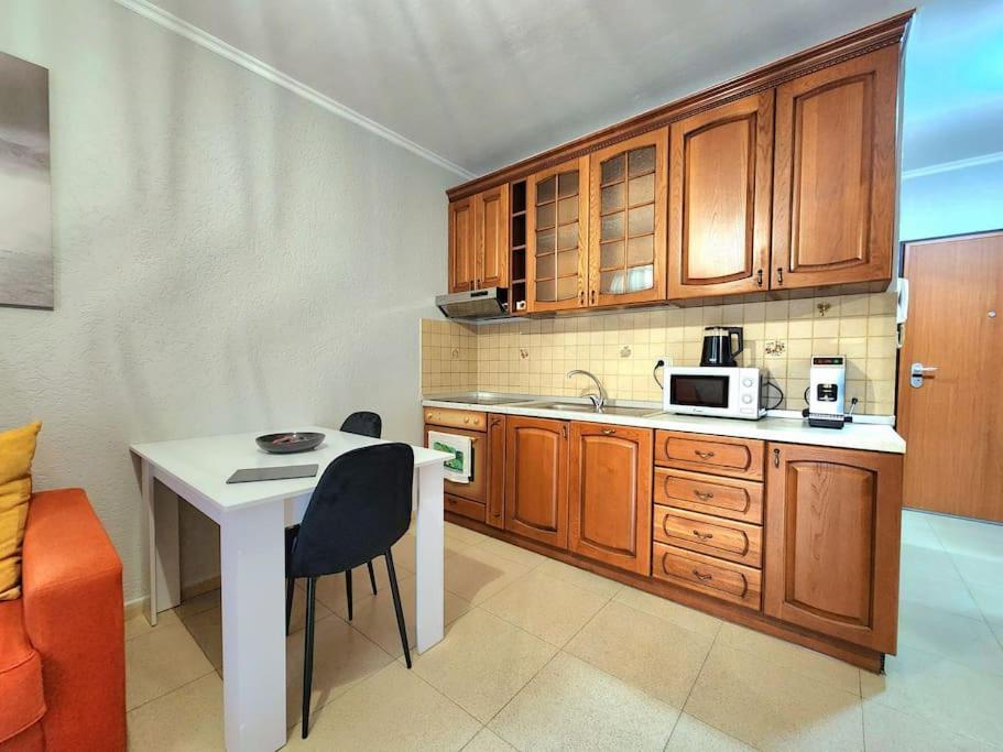 One Bd Flat Near Center With 24H Self Check In Appartement Tirana Buitenkant foto